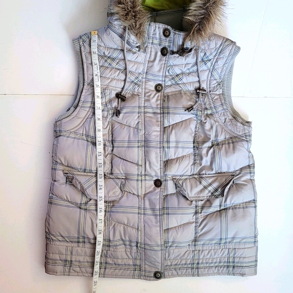 Hooded puffer vest - Picture 3 of 9